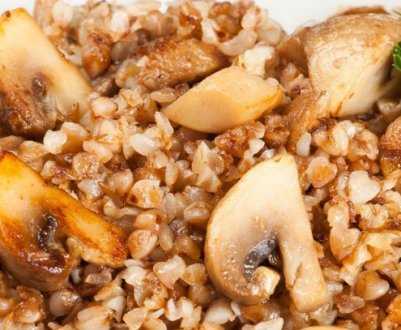 Як приготувати гречку з грибами та цибулею
