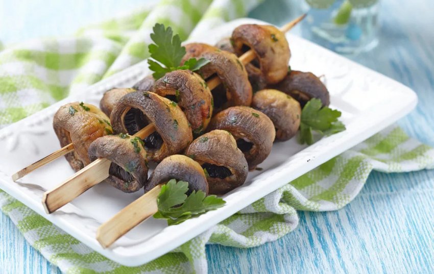 Печериці на шпажках Печериці на шпажках