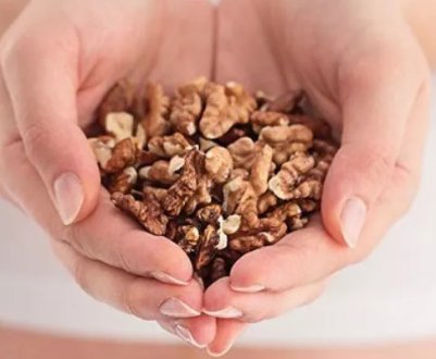 Чи можна вагітним жінкам їсти волоські горіхи і чим вони корисні