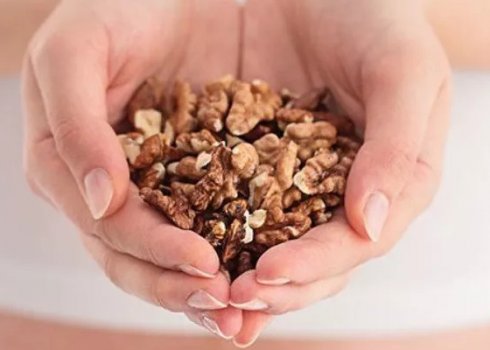 Чи можна вагітним жінкам їсти волоські горіхи і чим вони корисні