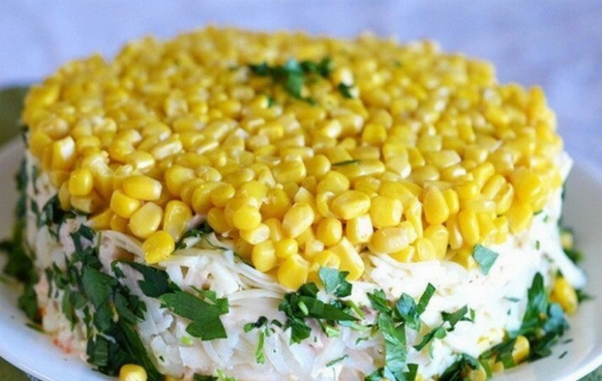 Салат із грибами, кукурудзою та шинкою