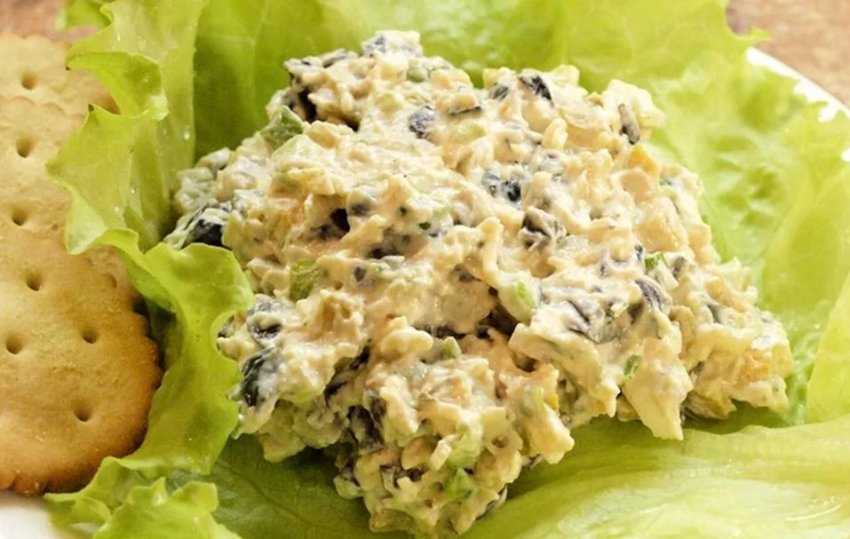 Салат із твердим сиром і вершками