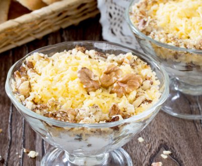 Як готувати салат із куркою, ананасами та волоськими горіхами