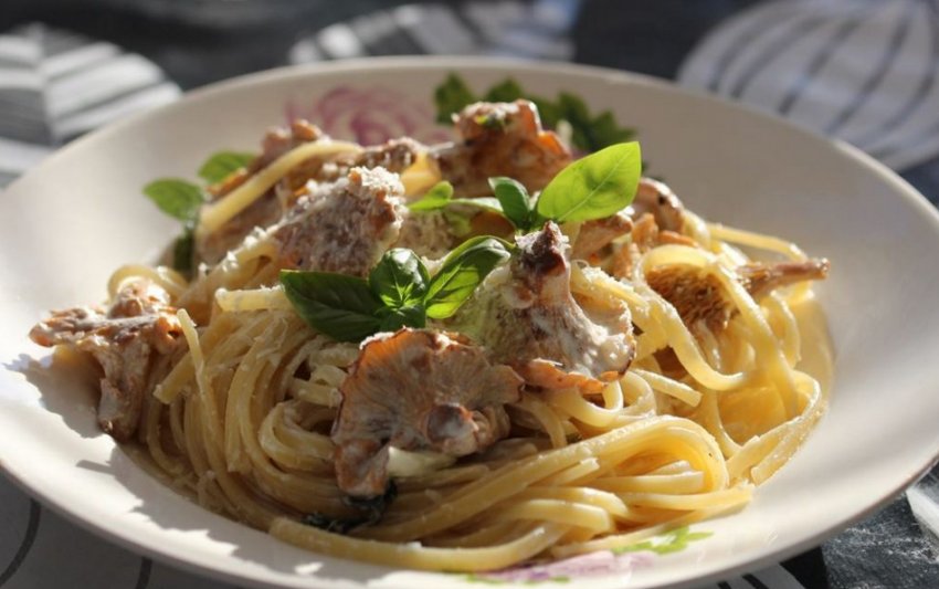 Спагеті з лисичками