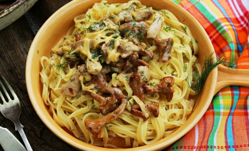 Паста з лисичками