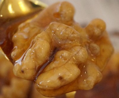 Застосування волоських горіхів з медом для жінок