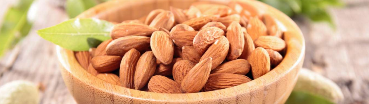 Користь і шкода гіркого мигдалю, на відміну від солодкого