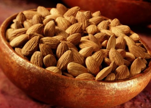 Чи можна вживати мигдаль годуючій мамі