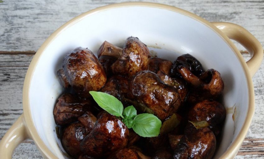 Печериці в соєвому соусі Печериці в соєвому соусі