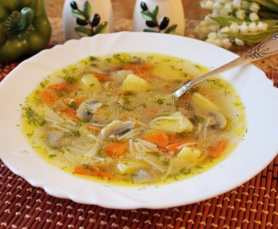 Смачний рецепт супу з печериць із вермішеллю