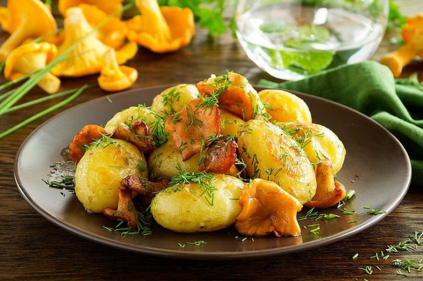 Картопля з лисичками Картопля з лисичками