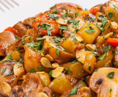 Смачний рецепт овочевого рагу з печерицями