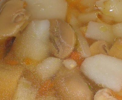 Смачний рецепт супу з консервованих печериць