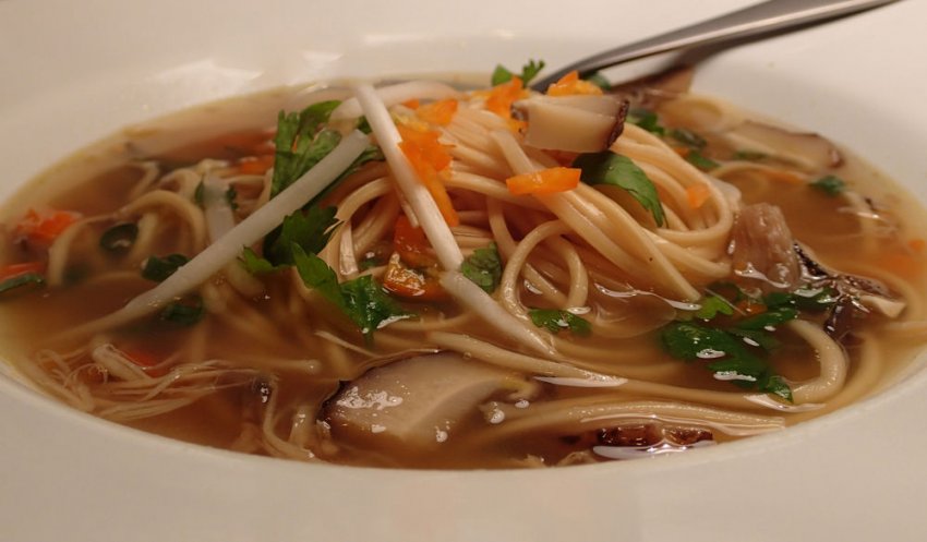 Суп із рижиками та локшиною Суп із рижиками та локшиною