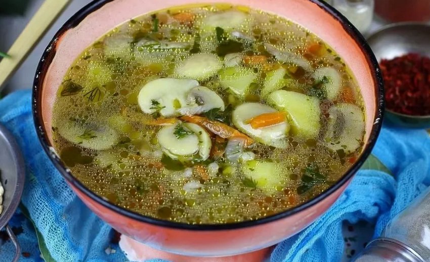 Суп із консервованих печериць