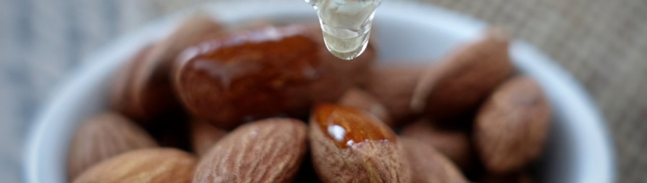 Користь і шкода олії гіркого мигдалю
