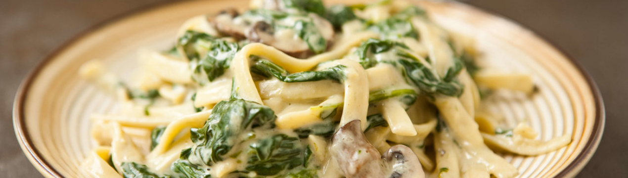 Смачний рецепт спагеті з печерицями та соєвим соусом