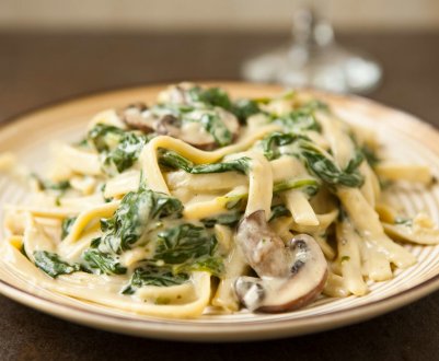 Смачний рецепт спагеті з печерицями та соєвим соусом