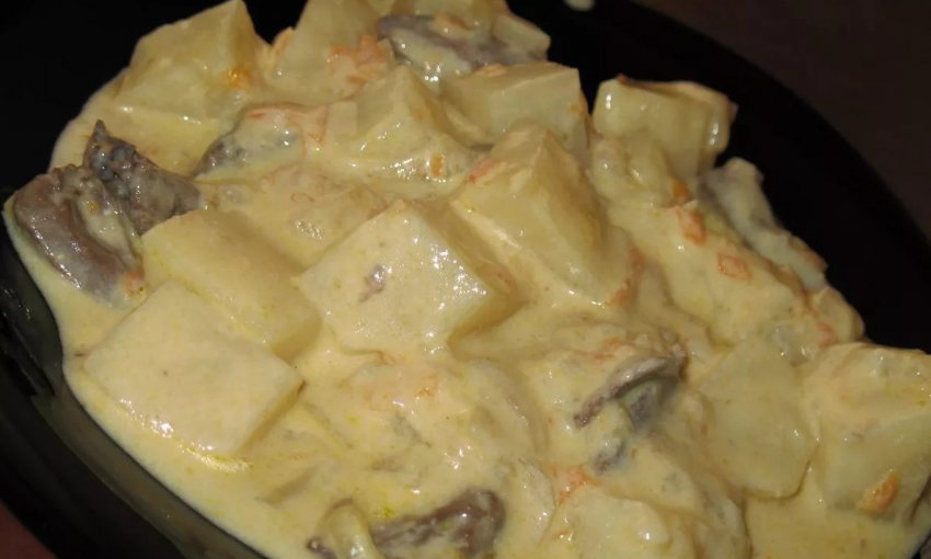 Картопля з куркою в сметані Картопля з куркою в сметані