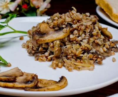 Смачний рецепт гречки з печерицями в мультиварці