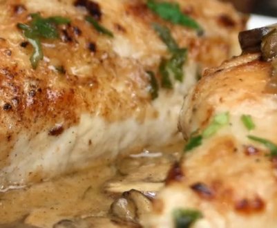 Смачний рецепт курячої грудки з грибами в духовці