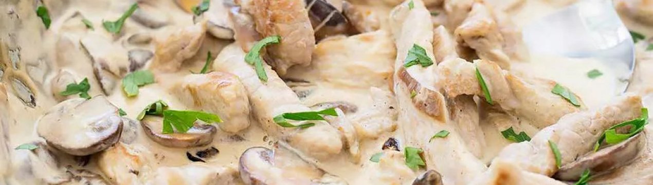 Приготування м'яса в сметанному соусі з печерицями