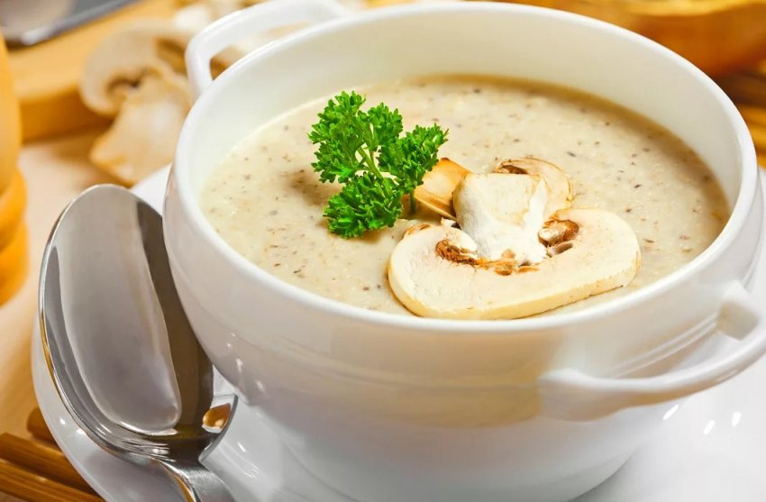 Крем-суп із печериць із вершками та картоплею Крем-суп із печериць із вершками та картоплею