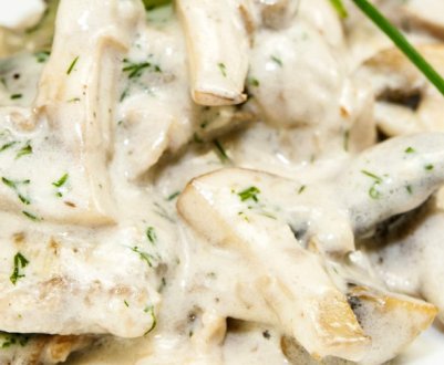 Як приготувати індичку з вершками та печерицями