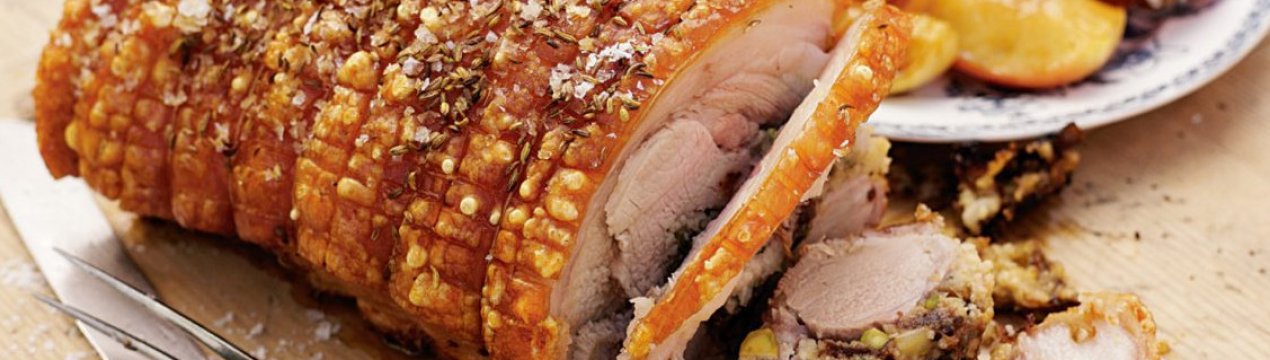 М'ясні рулетики зі свинини з горіхами та чорносливом