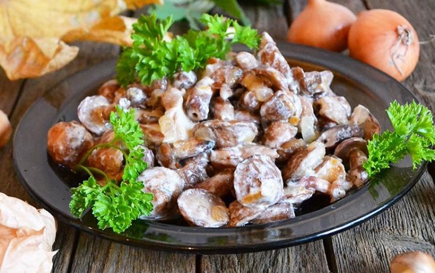 Маслюки смажені в сметані