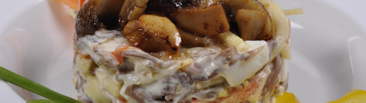 Рецепт смачного салату зі смаженими опеньками