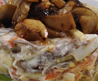 Рецепт смачного салату зі смаженими опеньками