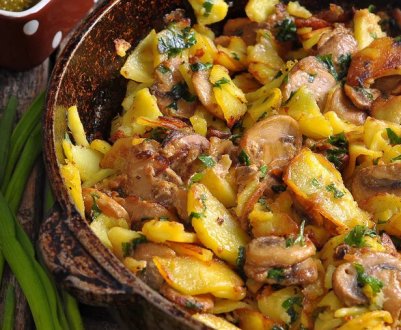 Рецепт смачної смаженої картоплі із замороженими грибами