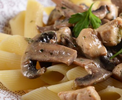 Макарони з печерицями в сметані