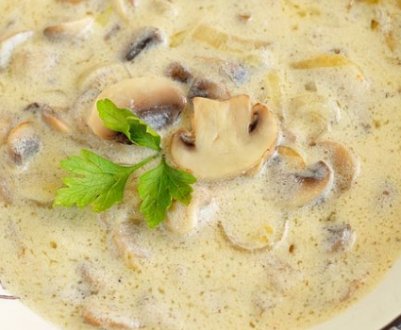 Як приготувати білий грибний соус зі сметаною