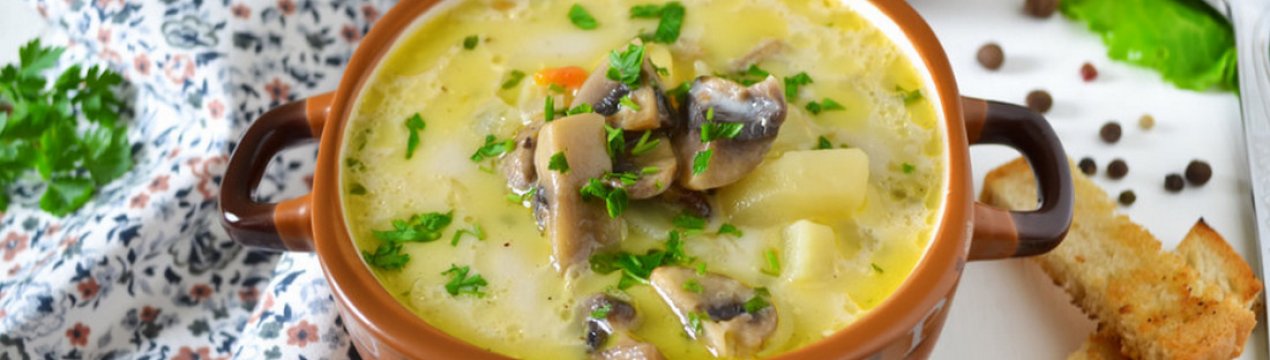 Рецепт смачного курячого супу з грибами та плавленим сиром