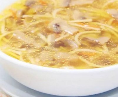 Смачний рецепт супу з грибами та локшиною