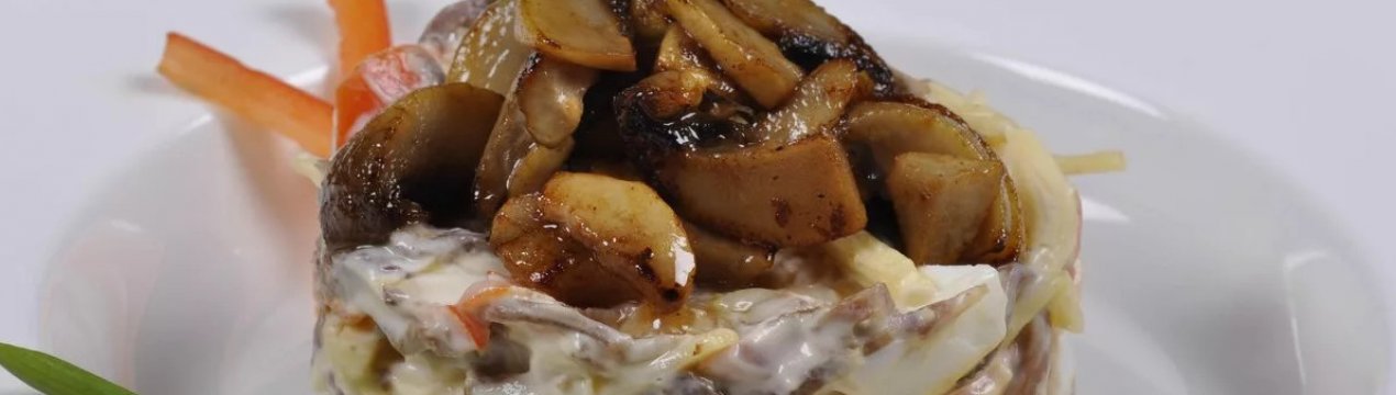 Рецепти смачних салатів зі смаженими печерицями