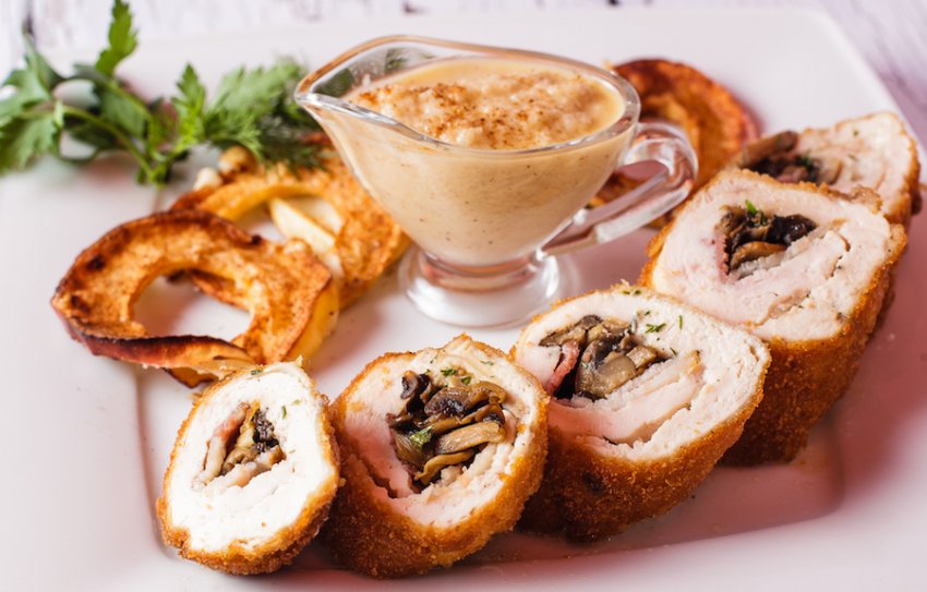 Курячі рулетики з грибами Курячі рулетики з грибами