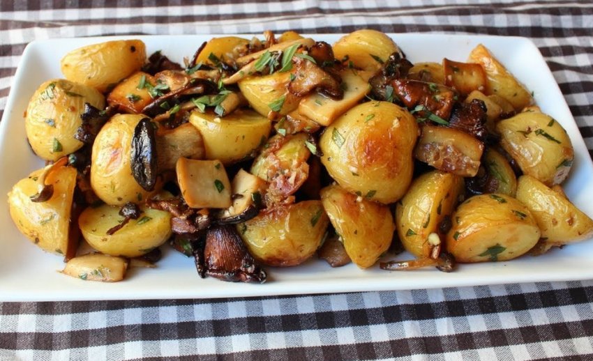 Смажені білі грузді з картоплею