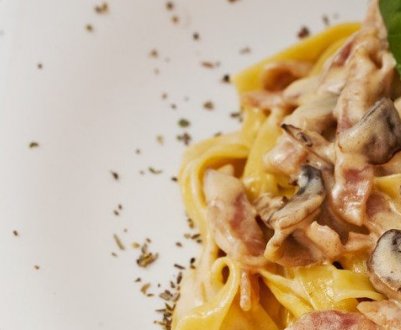 Як приготувати пасту з печерицями та шинкою: рецепт