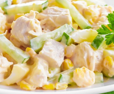 Рецепт смачного салату з курячою грудкою, грибами, сиром та ананасами