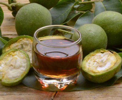 Рецепт приготування настоянки із зелених волоських горіхів із цукром