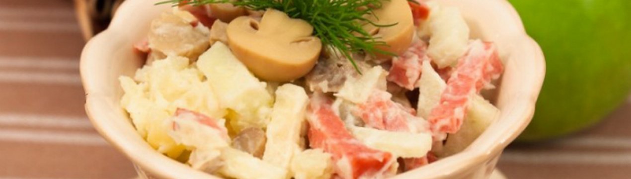 Рецепт смачного салату з маринованими печерицями та копченою ковбасою