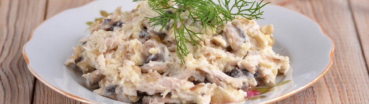 Рецепти смачних салатів із печерицями та курячою грудкою