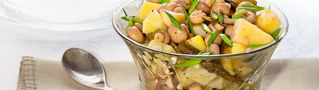 Рецепти смачних салатів із маринованими та консервованими печерицями