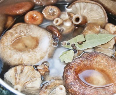 Як солити сухі грузді