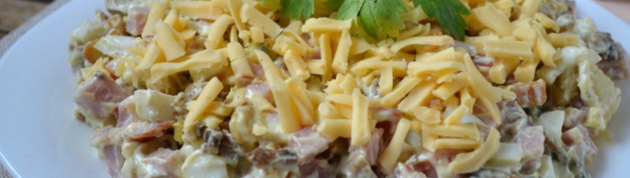 Рецепт смачного грибного салату з печерицями та шинкою