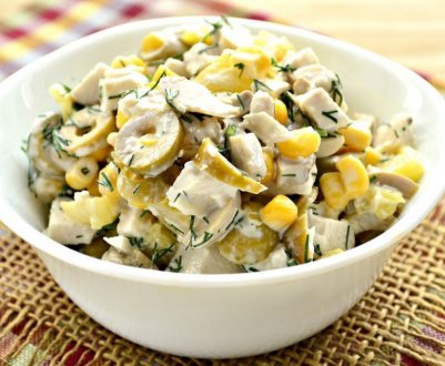 Рецепти смачних салатів із печерицями та кукурудзою