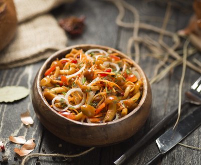 Страви з маринованих опеньків